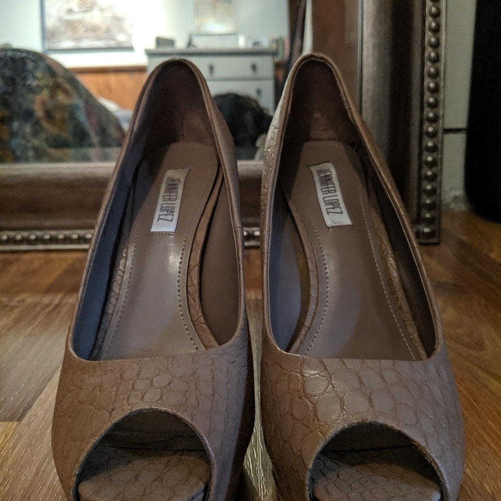 Heels - Picture 2 of 3